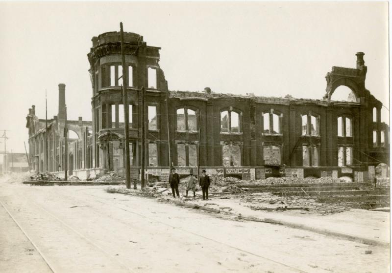 https://www.berkeleyside.com/wp-content/uploads/2017/10/The-headquarters-of-the-California-Wine-Association-after-the-1906-earthquake-and-fire-in-San-Francisco.-Photo-California-Historical-Society-900x629.jpg