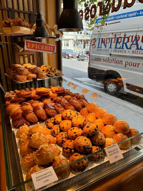 A display case with pastries and pastries    Description automatically generated